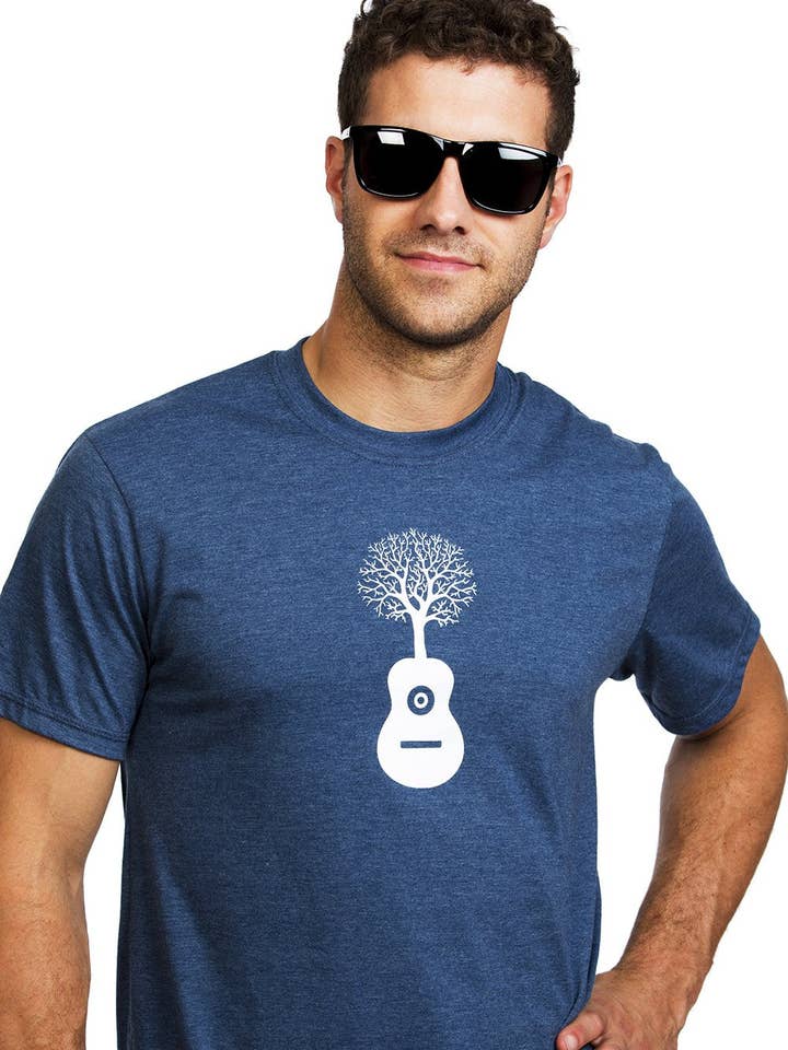 T-shirt de guitare pour homme — coton biologique pour la vente par PLB Design
