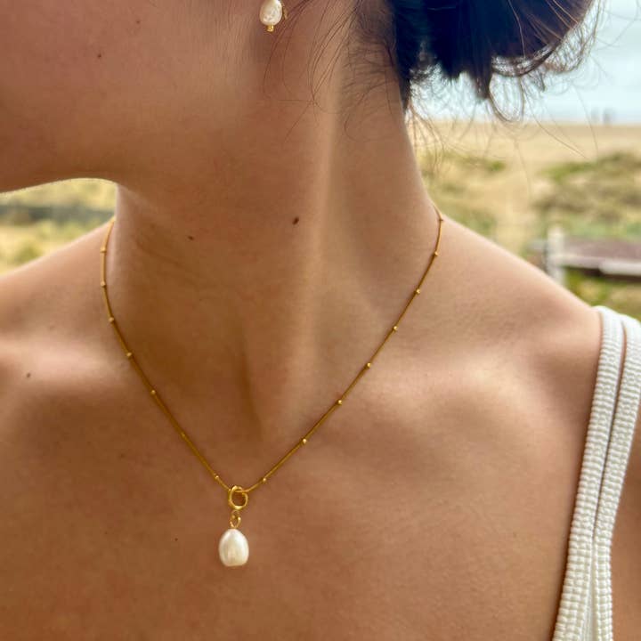 Ocean Ripples - Wholesale Pendant/charm necklace - 18ct Gold Plated Single Pearl Necklace1