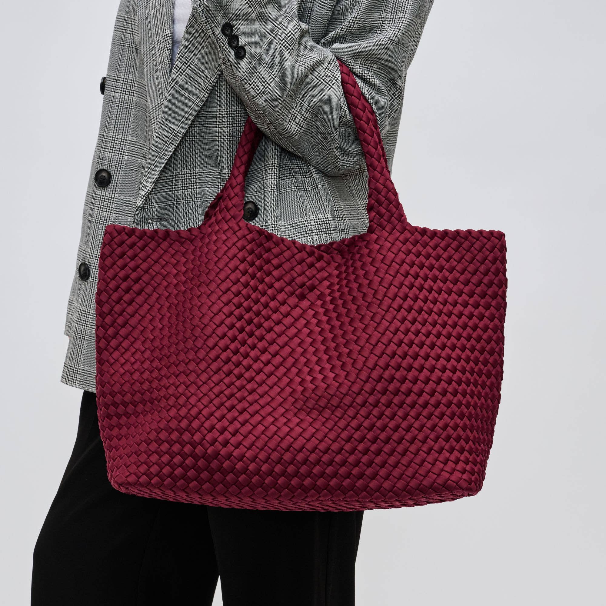 Sol and Selene – Großhandel Tragetasche – Damen – Große gewebte Neopren-Tasche "Sky's The Limit"91