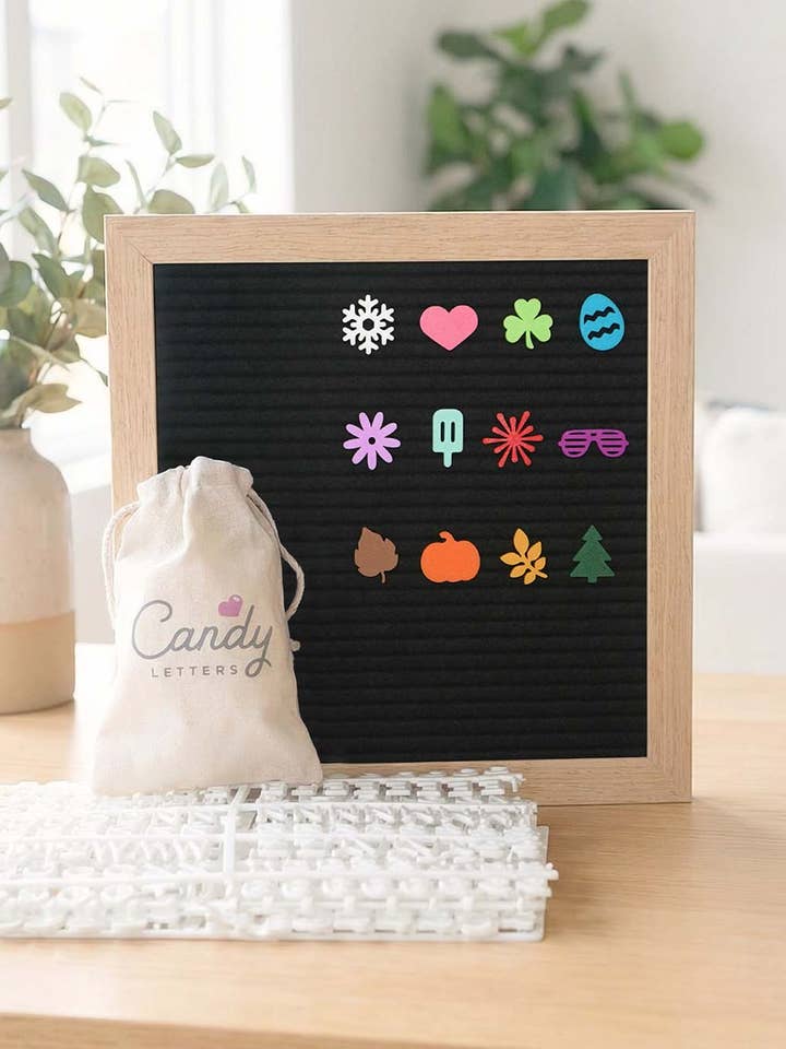 Kit de démarrage : Tableau de lettres et breloques • 1 tableau de lettres + 12 breloques = 1 an de décoration DIY pour la vente par Candy Letters