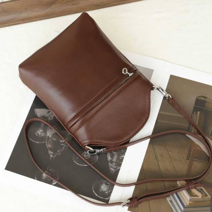 Pretty Persuasions - Wholesale Crossbody Bag - Women's - PL25033 Leather Zipper Pocket Front Crossbody Bag5