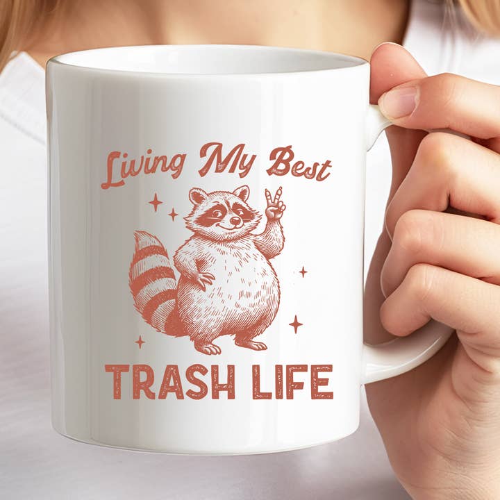 Vivre ma meilleure vie de déchets Tasse drôle pour la vente par Hello Gorgeous Mugs