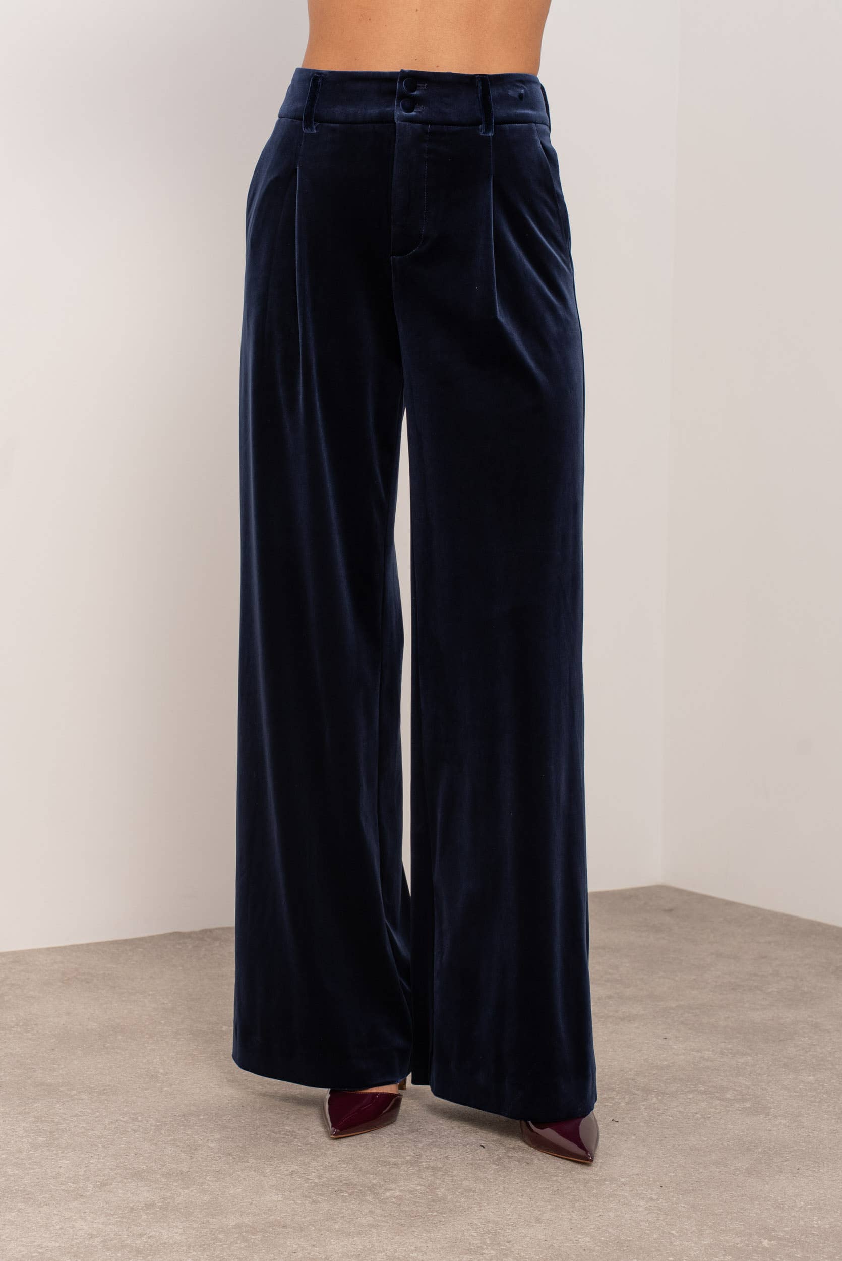 Attentif Paris - Wholesale Pants - Women's - Wide velvet and fluid pants with double button41