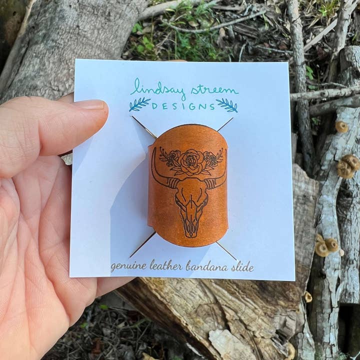 Lindsay Streem Designs - Vente Bandana – unisexe - Sandana Slide - Cuir brun vintage - Skull and Roses1