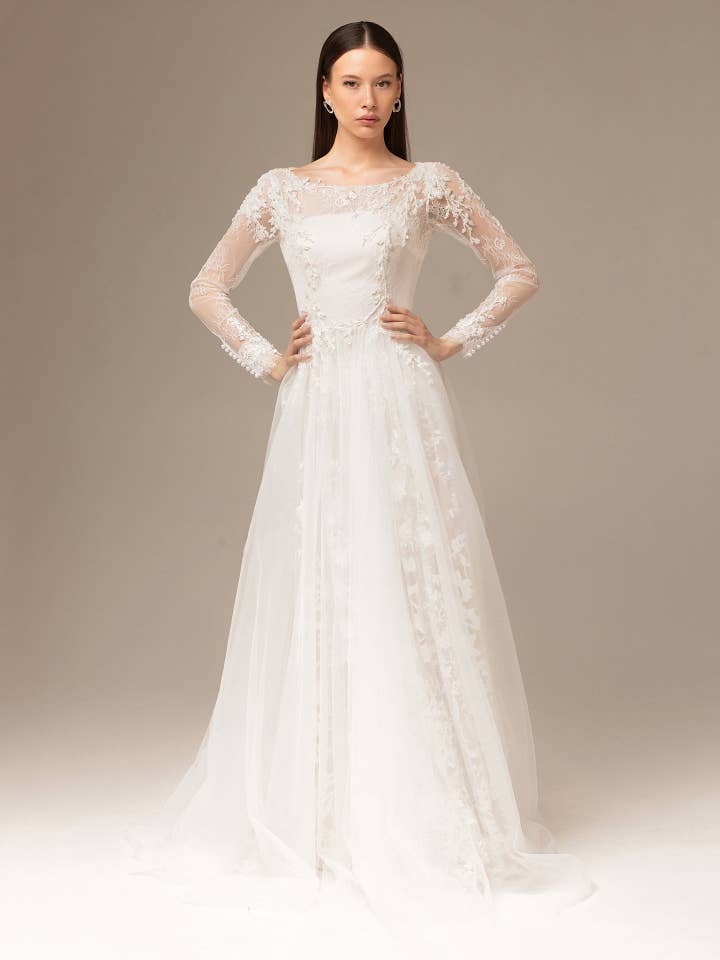 Hochzeitskleid mit langem Arm und floraler Spitze für den Großhandel von Lutien Bridal