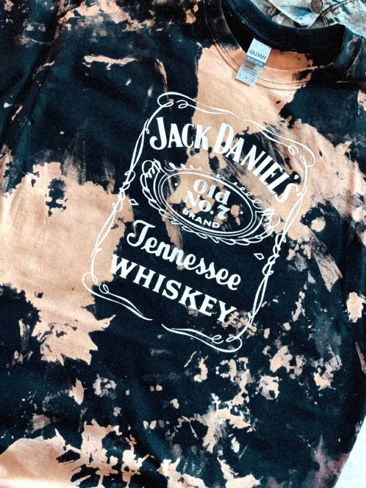 Jack Daniels | Tennessee-whisky | Bleget syrevasket T-shirt for engroshandel hos whaddupkait designs
