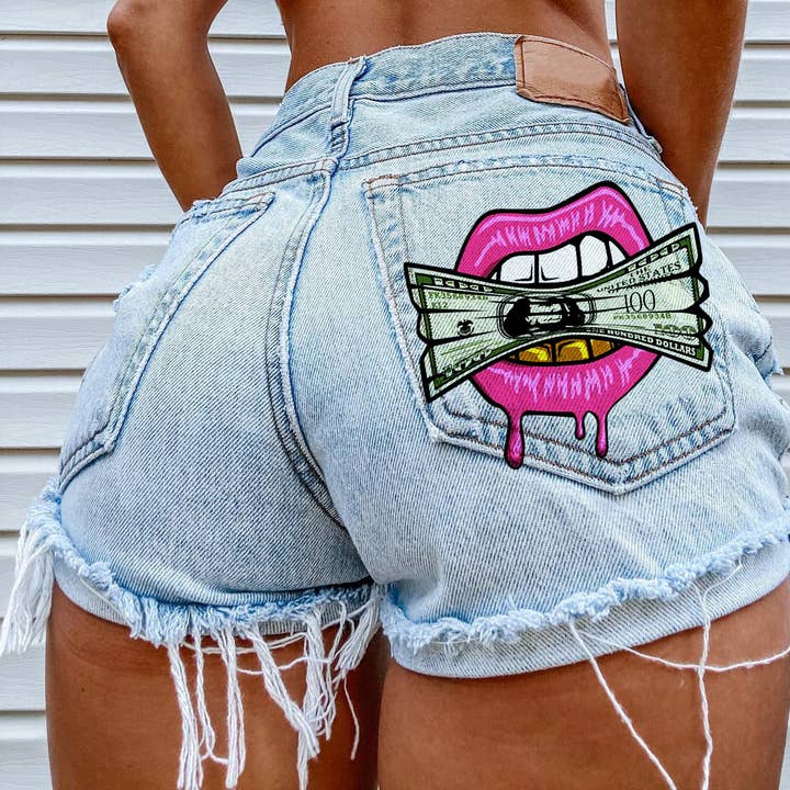 Tourtiwi - Vendita all'ingrosso Pantaloncini - Donna - Shorts di jeans strappati con stampa "Cash in the Mouth"