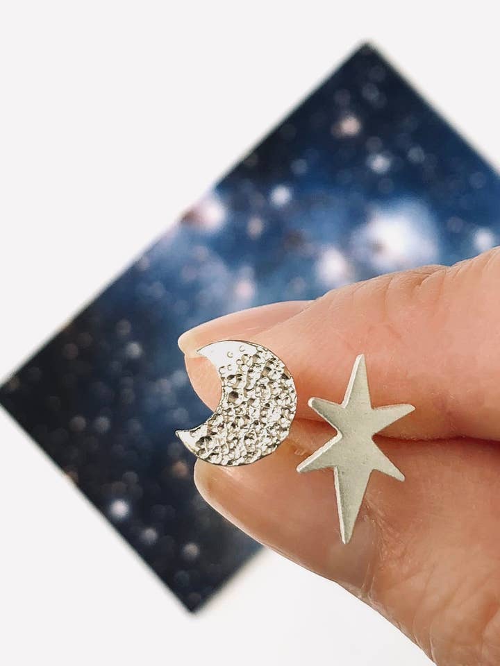 Niet bij elkaar passende oorbellen van Moon en Northern Star voor wholesale door a ring a day