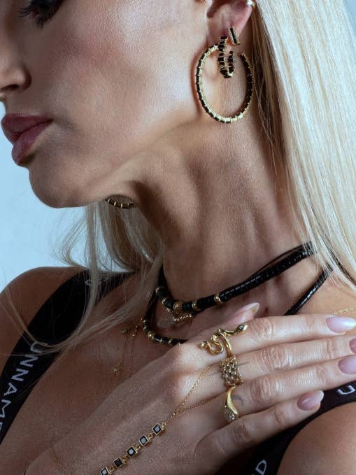 Orecchini a cerchio grandi neri Baguette per la vendita all'ingrosso da parte di Nayla Jewelry