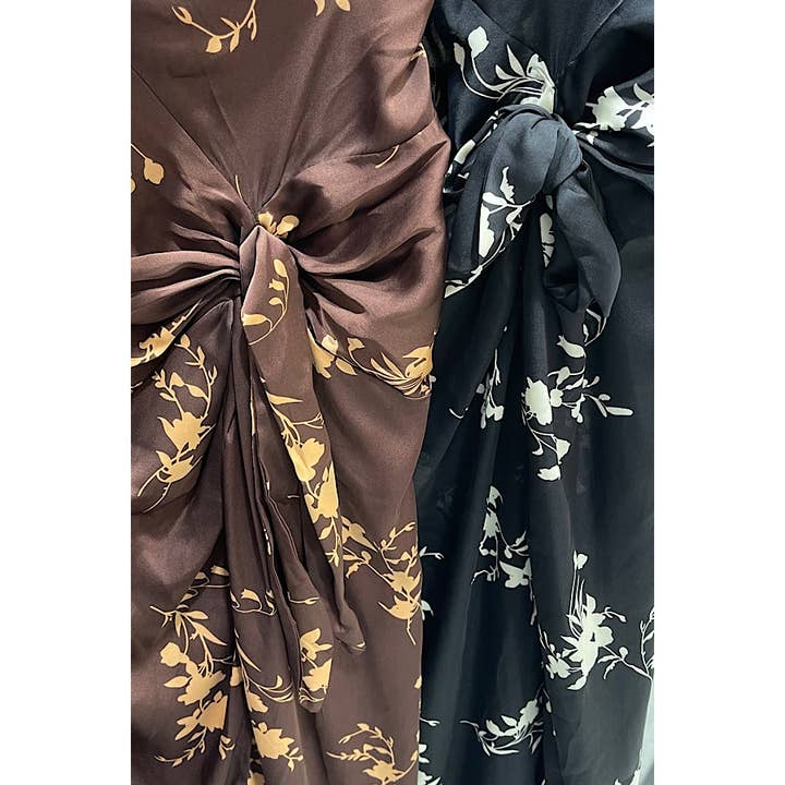 JUPE MIDI NOUÉE DEVANT À IMPRIMÉ FLORAL EN SATIN DE GRANDE TAILLE pour la vente par Curve Market