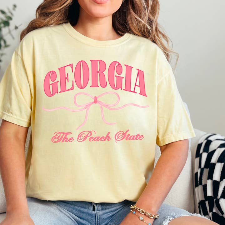 Shoppe SHC – Großhandel T-Shirt (Grafikdruck) – Damen – Coquette Tee | Georgia Tee | Grafik-T-Shirt für Damen18