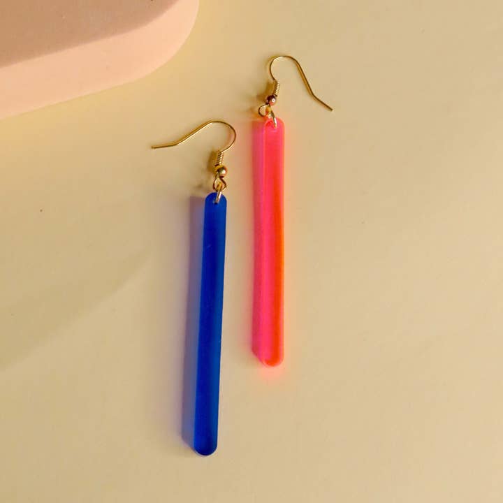 Niemalsmehrohne – wholesale Hängande örhängen – niemalsmehrohne x Kunstmuseum Basel Edition – neon lights nr 4 – örhängen3