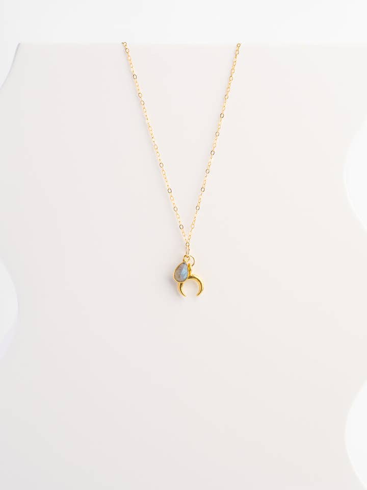 Collier Moonchild avec pierre de lune ou labradorite | parfait pour superposer vos colliers et pierres précieuses préférés pour la vente par Think Unique