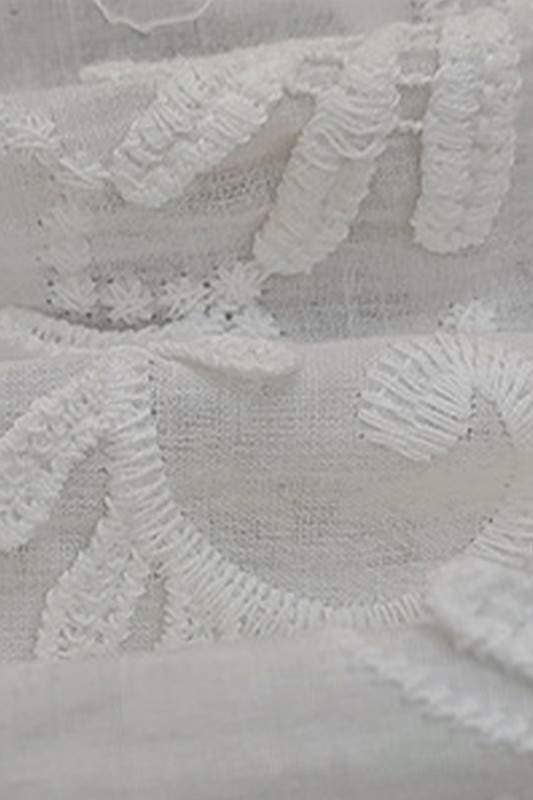 WEISS Spitzenbestickte transparente Bluse für den Großhandel auf Faire6