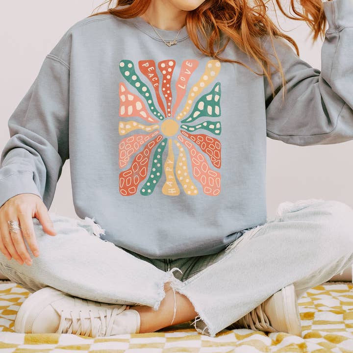 Sudadera Peace, Love, Happy Retro ligera con cuello redondo Comfort Colors para venta al por mayor de Woobie Beans Jewelry, Gifts & Apparel
