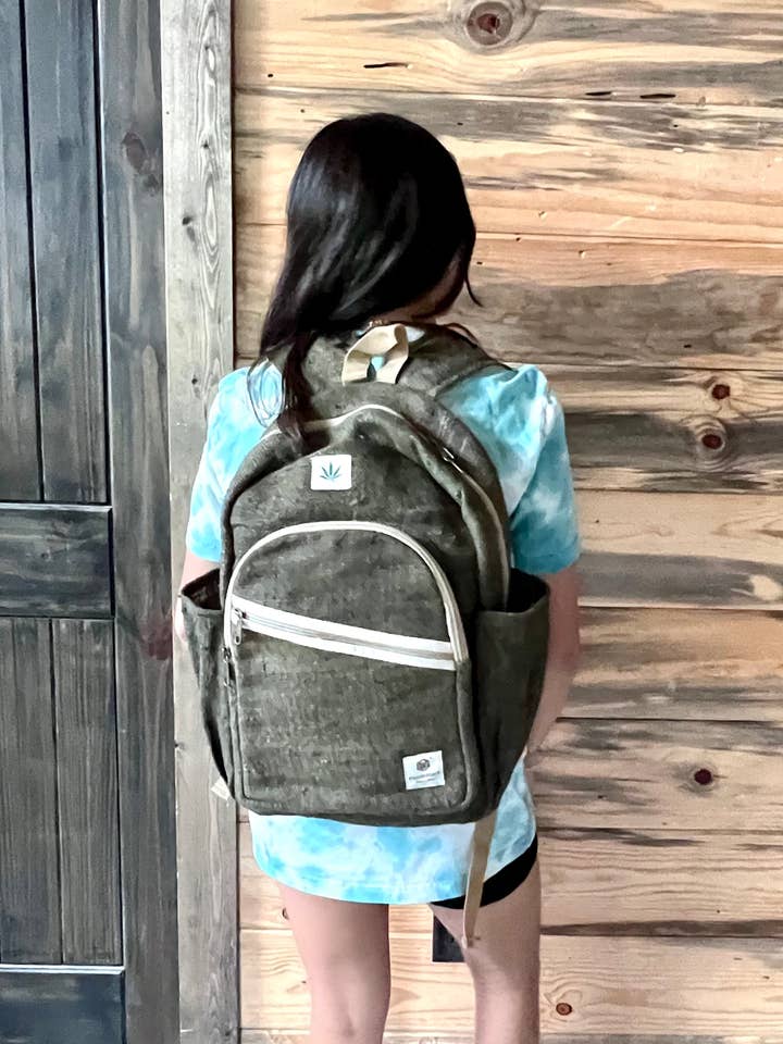 Sac à dos en chanvre pur Green Kumari pour la vente par PuzzleStack