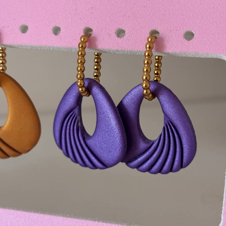 Duestelle Italia - Wholesale Dangle Earrings - Urban Flow - Contemporary gold-plated steel hoop earrings13