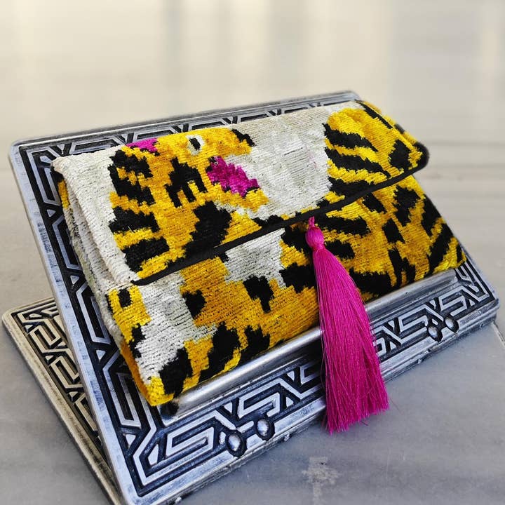 Bolso de Mano de Terciopelo Ikat: Estampado de Tigre, Borla de Seda para venta al por mayor de Samarra Home
