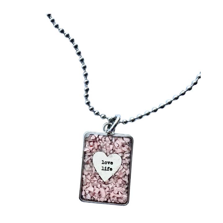 UnfiniSHEd – Großhandel Kette mit Anhänger/Charm – Love Life Halskette mit Anhänger aus rosafarbenem Opal1