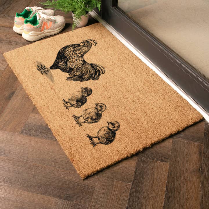 Capacho de Fibra de Coco com Galinhas e Pintainhos (90 x 60cm) por atacado de Artsy Mats