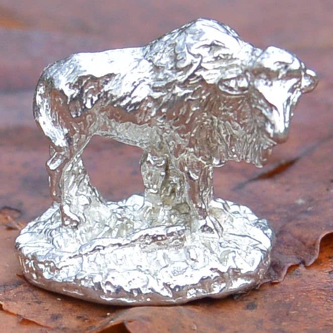 Estatueta de estanho de estanho de bisonte lançada à mão por William Sturt por atacado de William Sturt Fine Pewter