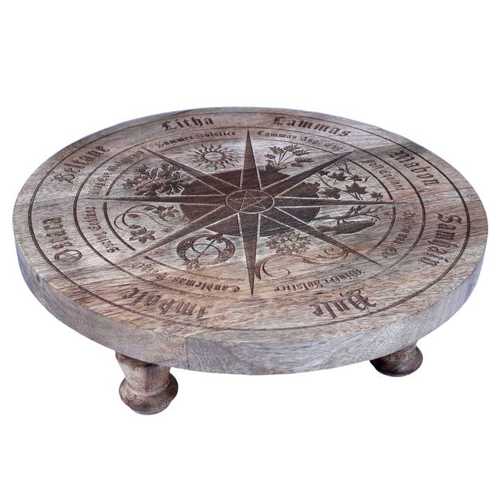 Table d'autel en bois ronde de 12 pouces — Roue de l'Année avec pentagramme pour la vente par Vrinda