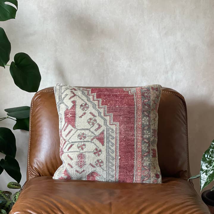 Esin | Coussin en tapis turc de 20 pi pour la vente par Vintage Loomz