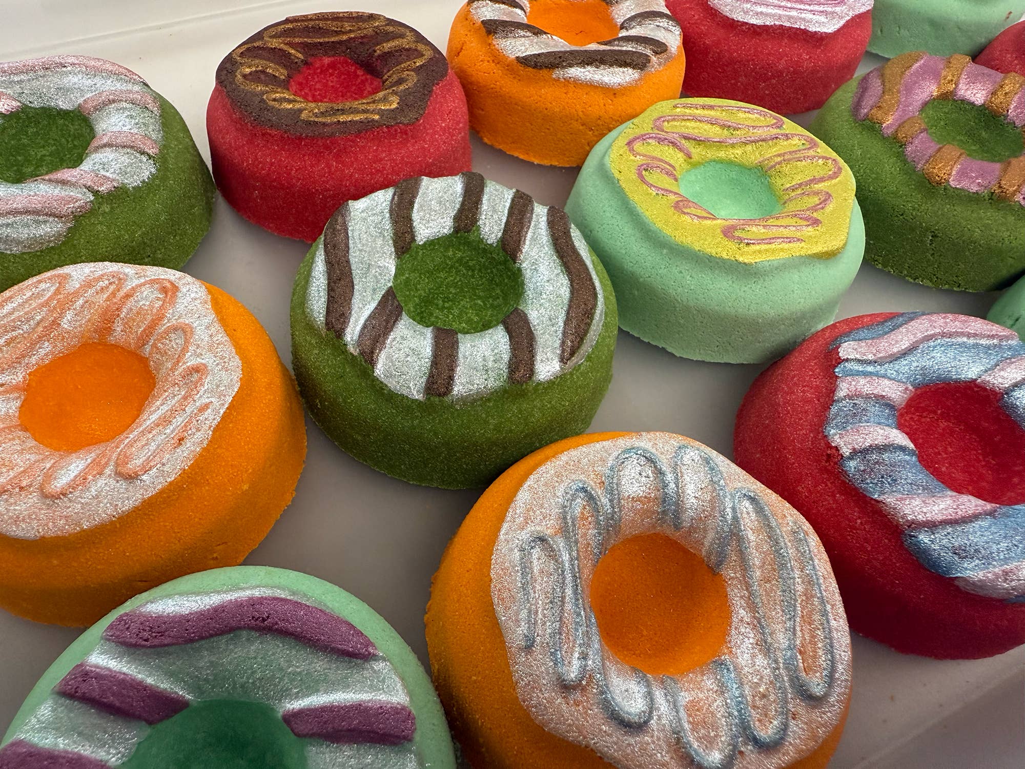 Poppy & Thyme - Wholesale Bath bomb/fizz - Funky Donut Bath Bomb