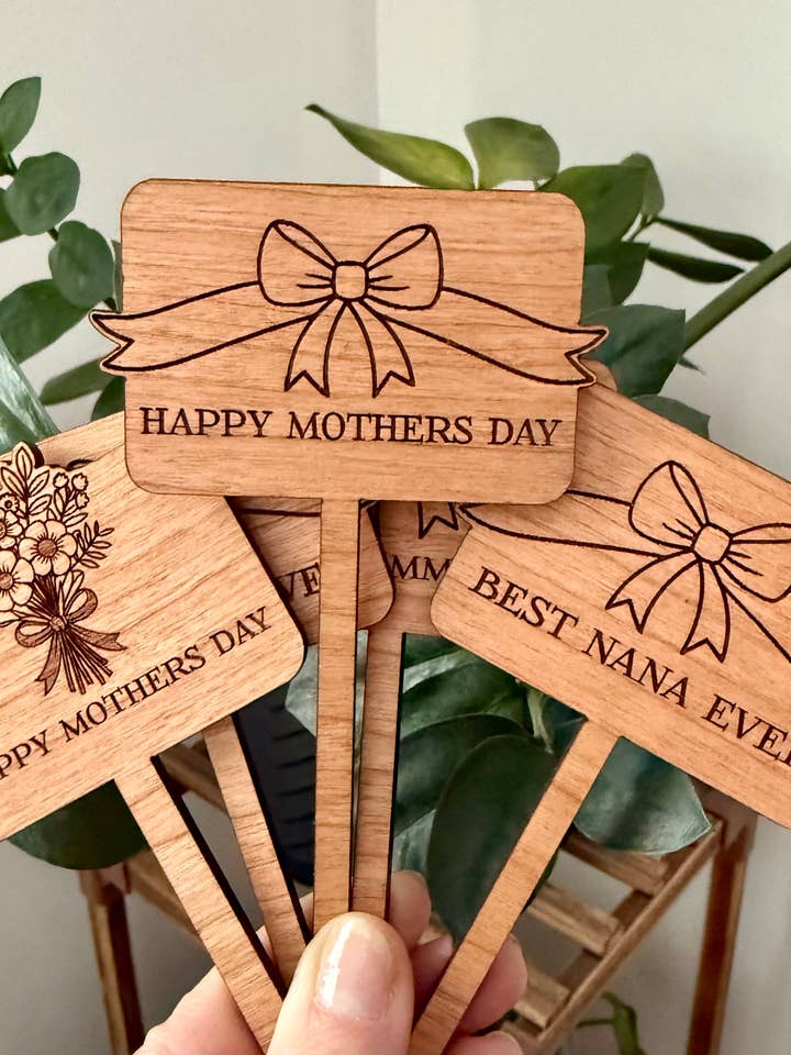 Mothers Day Plant Signs with Bow and Bouquet for wholesale by Dogwood and Dust