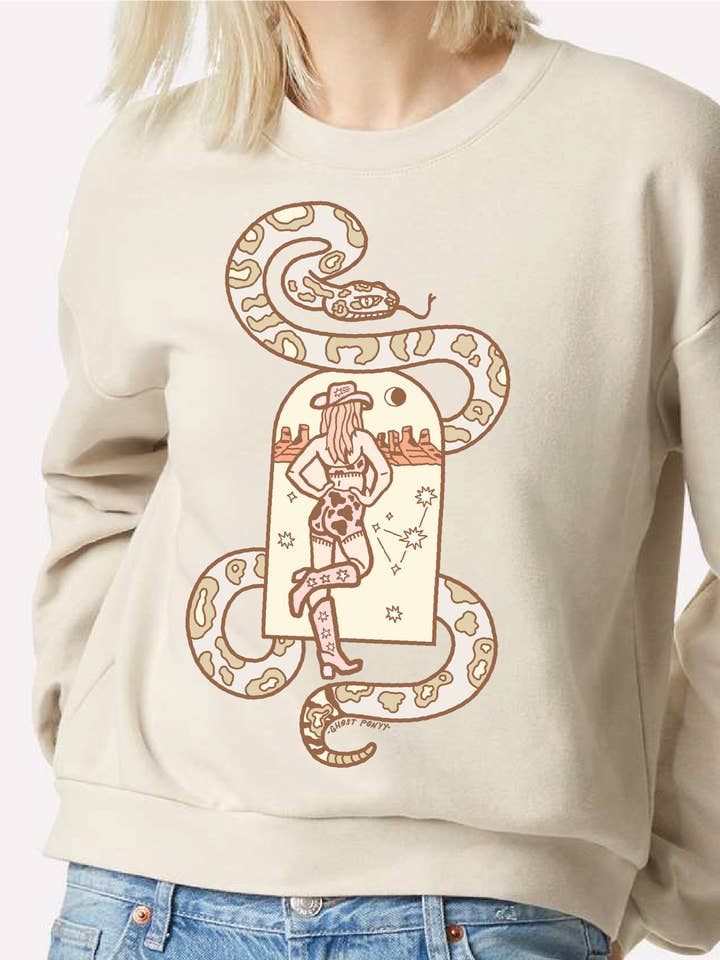 Snake Babe Fleece sweatshirt met ronde hals voor dames voor wholesale door Vortex Visions Design