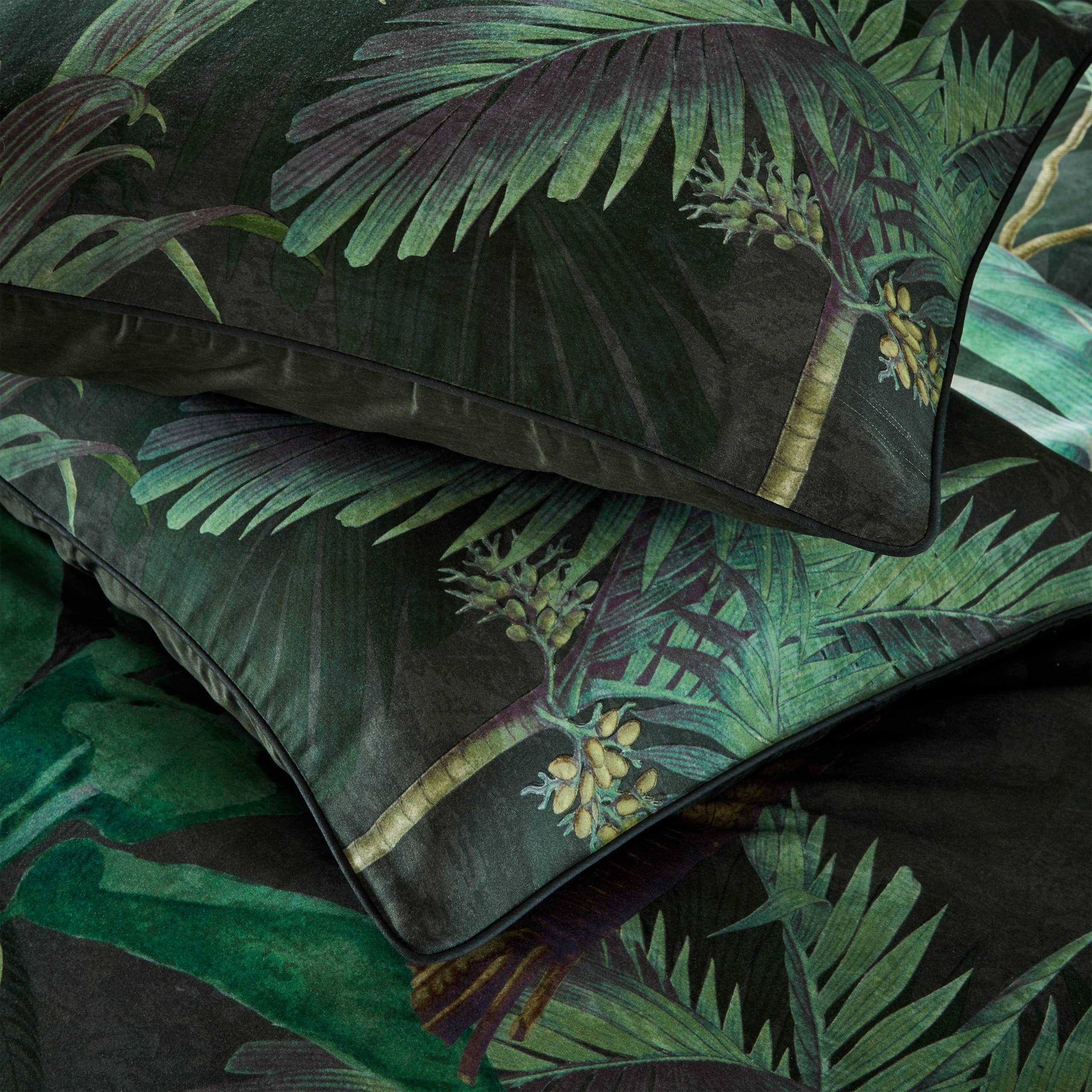 Siona Tropical 100% Cotton Duvet Cover Set Forest for wholesale on Faire4