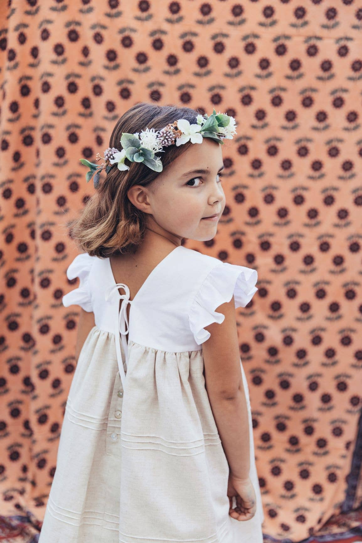 Nós e Tranças - Wholesale Dress - Kids - Vestido Branco&bege Com Nervuras Manga À Cava Com Folho3