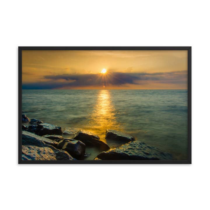 Solstråle på vattnet Kustlandskap Foto inramad konst för wholesale av Pipa Wall Art & Home Decor