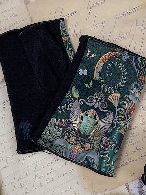 NEFERTITI EMERALD wool mittens for wholesale by BROKANTE