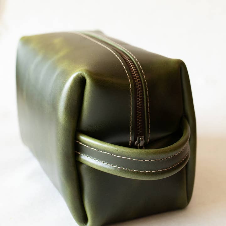 Lindy Leather - Wholesale Toiletry Bag - Men's - Dopp Kit - The Gentleman's Travel Kit