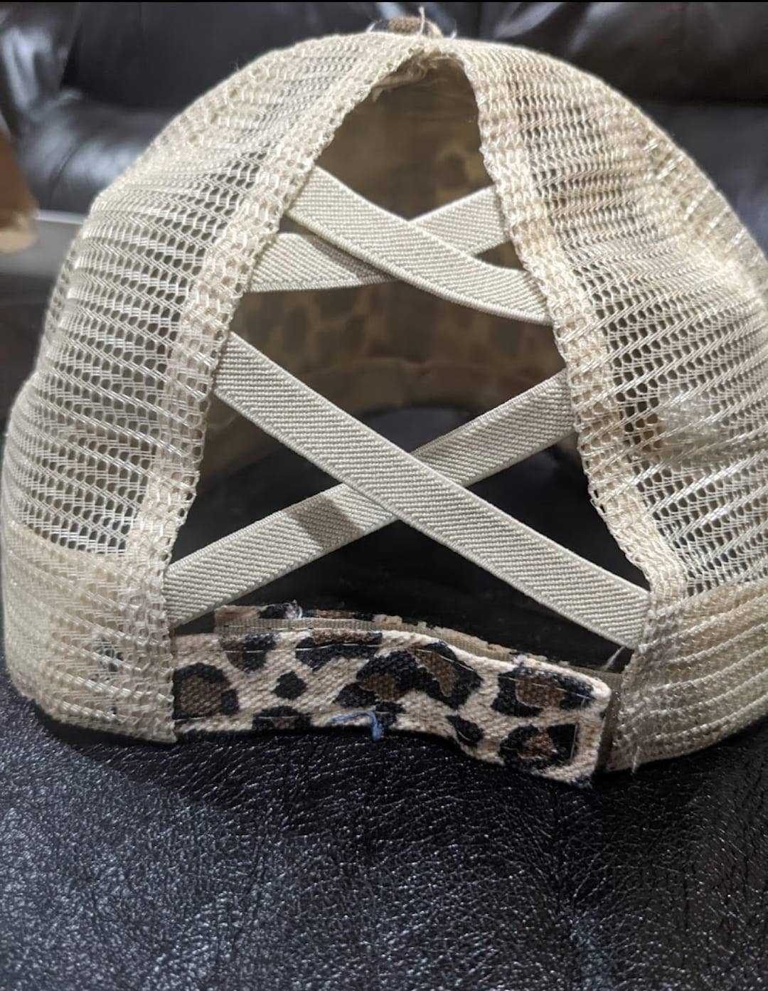 Arniyara - Vendita all'ingrosso Cappello per coda di cavallo - Donna - Berretto/cappello a coda di cavallo da donna con stampa leopardata grigio/bianca1