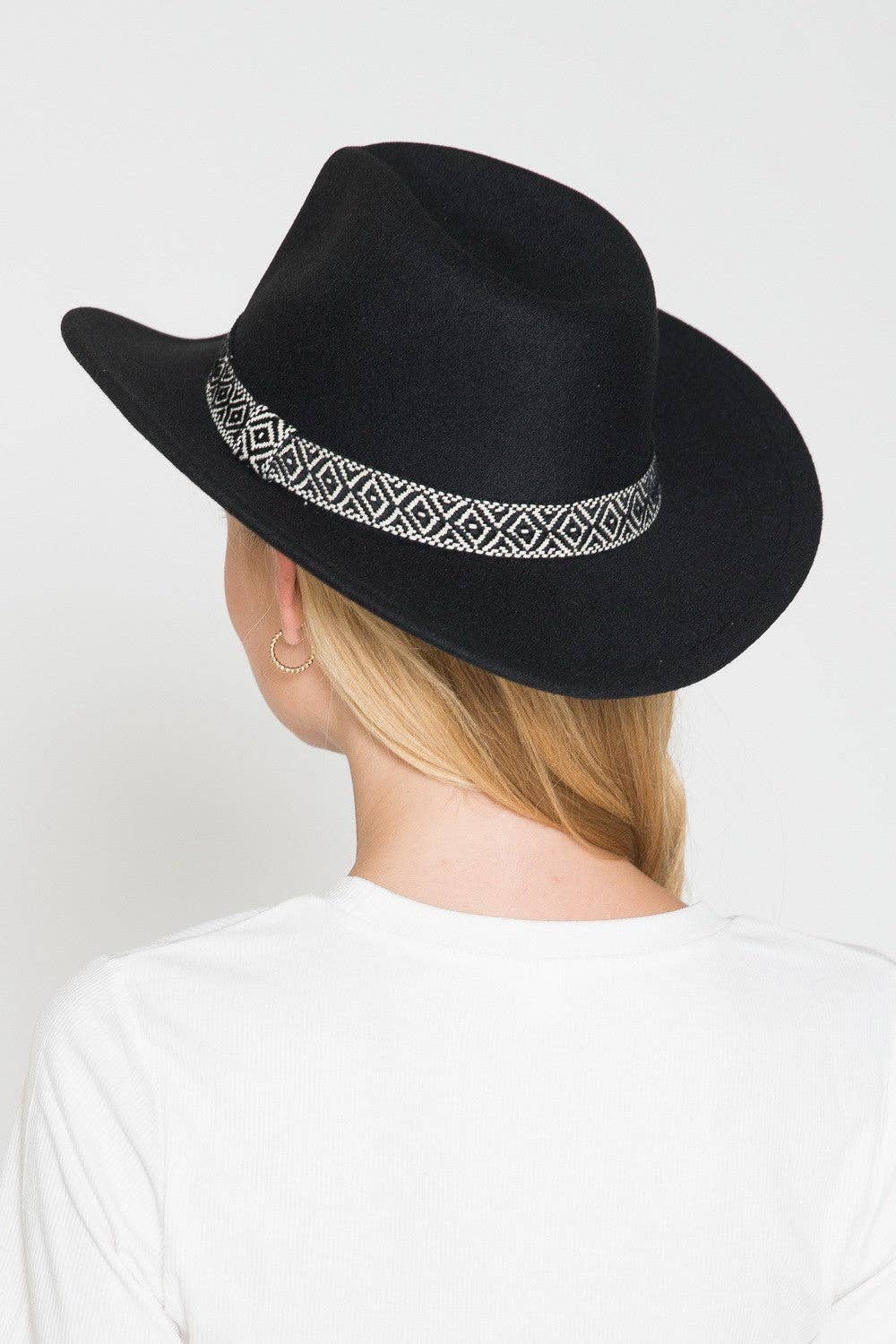 JOSSLYN by wall to wall - Wholesale Fedora - Women's - A VINTAGE CLASSIC COW BOY HAT WITH AZTEC TRIM | 40HW3134