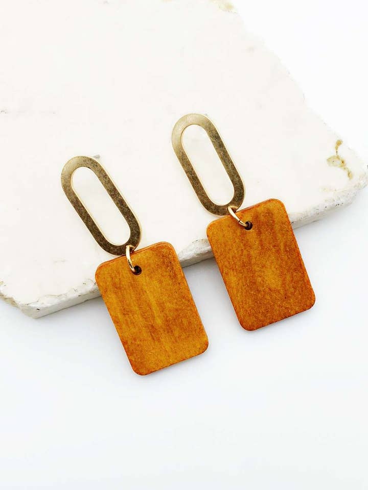 Boucles d'oreilles ovales en métal avec plaque rectangulaire en bois pour la vente par Été Rose
