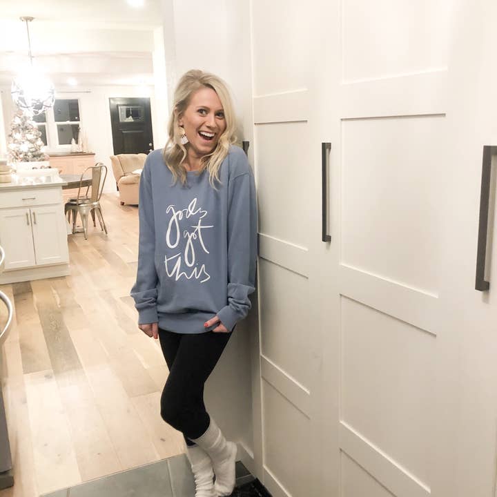 Gott hat dieses Sweatshirt für den Großhandel von Design District Co