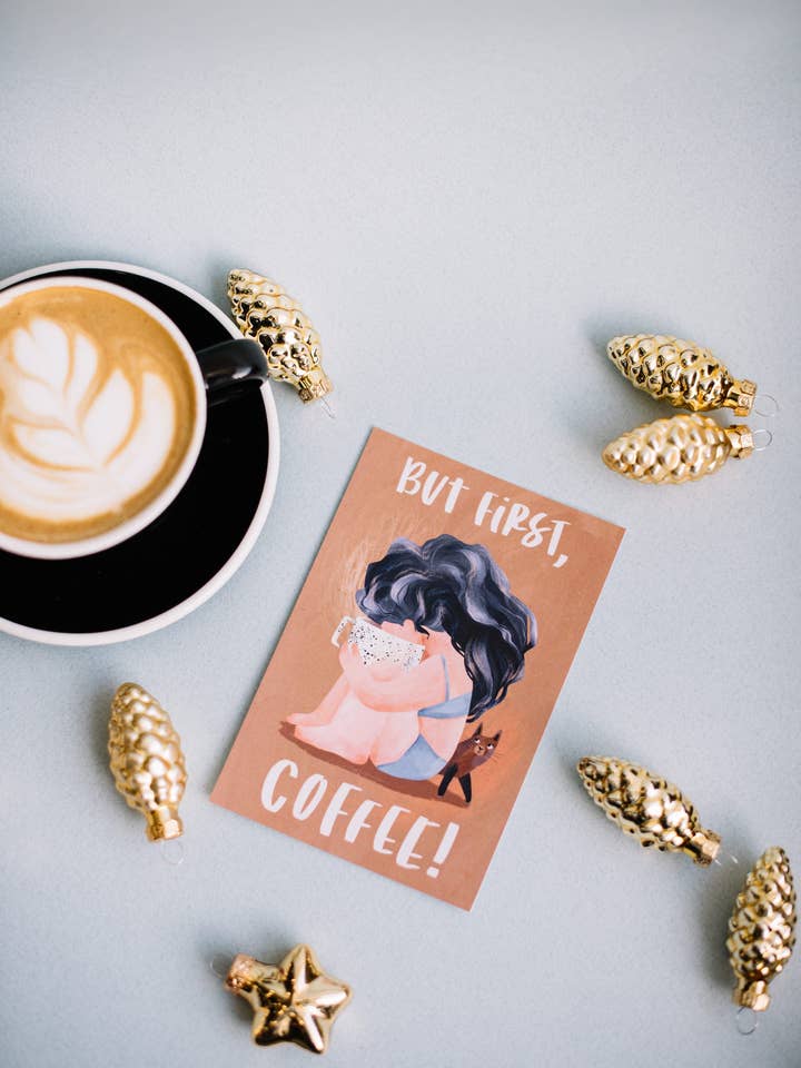 Grattiskort 10x15 cm »But first, coffee!« för wholesale av Printfluence.me