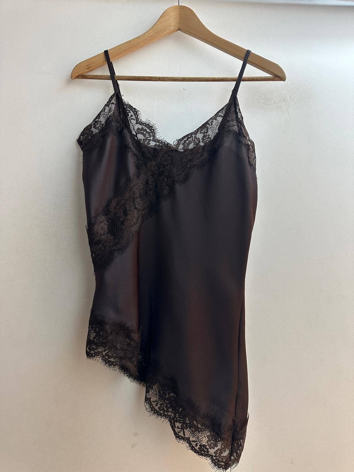 LORIANE - Vente Haut d'intérieur – femme - 11220 Haut à bretelle asymétrique en satin 4