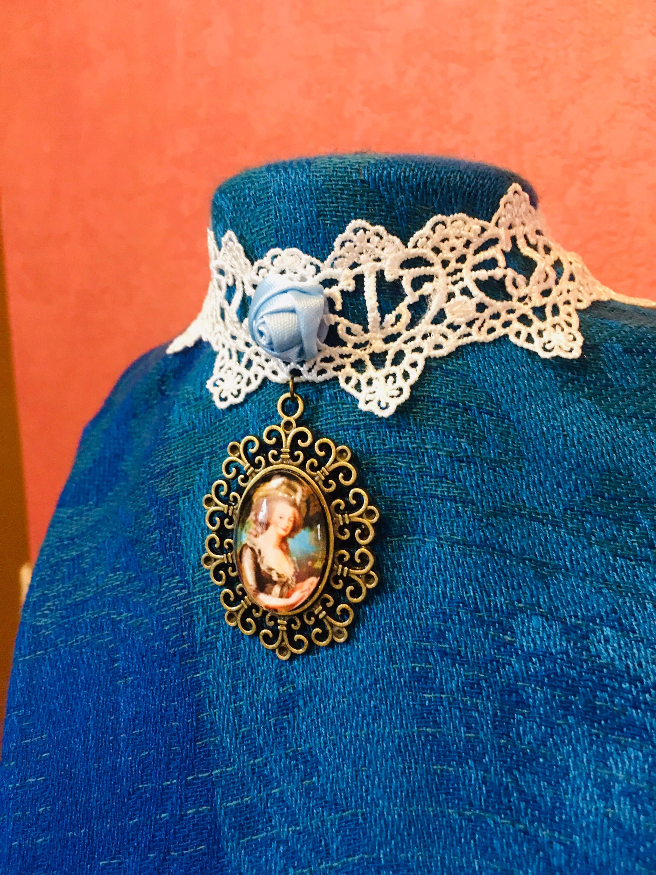 Elysium Pendants – Engroshandel Choker/colliers – Rokoko blondechoker fra 1700-tallet med dronning Marie-Antoinette3