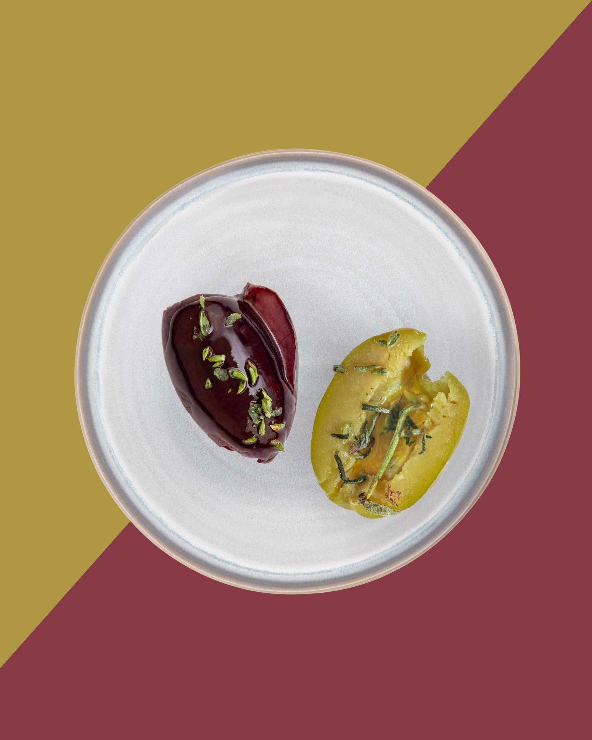 O.E.L. - Thalassa GmbH & Co. KG – Engroshandel Oliven – OeLive mix variant 500 g - økologiske oliven med urtemarinade2