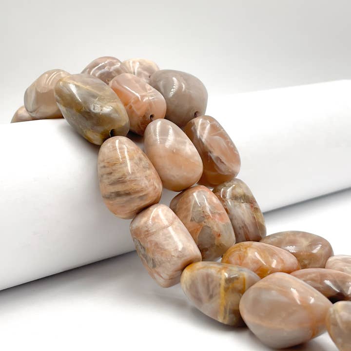 CRCBEADS - Wholesale Beads - Natural Peach Moonstone Smooth Nugget Chunks Approx.15-18x25-28mm 15.5" Strand