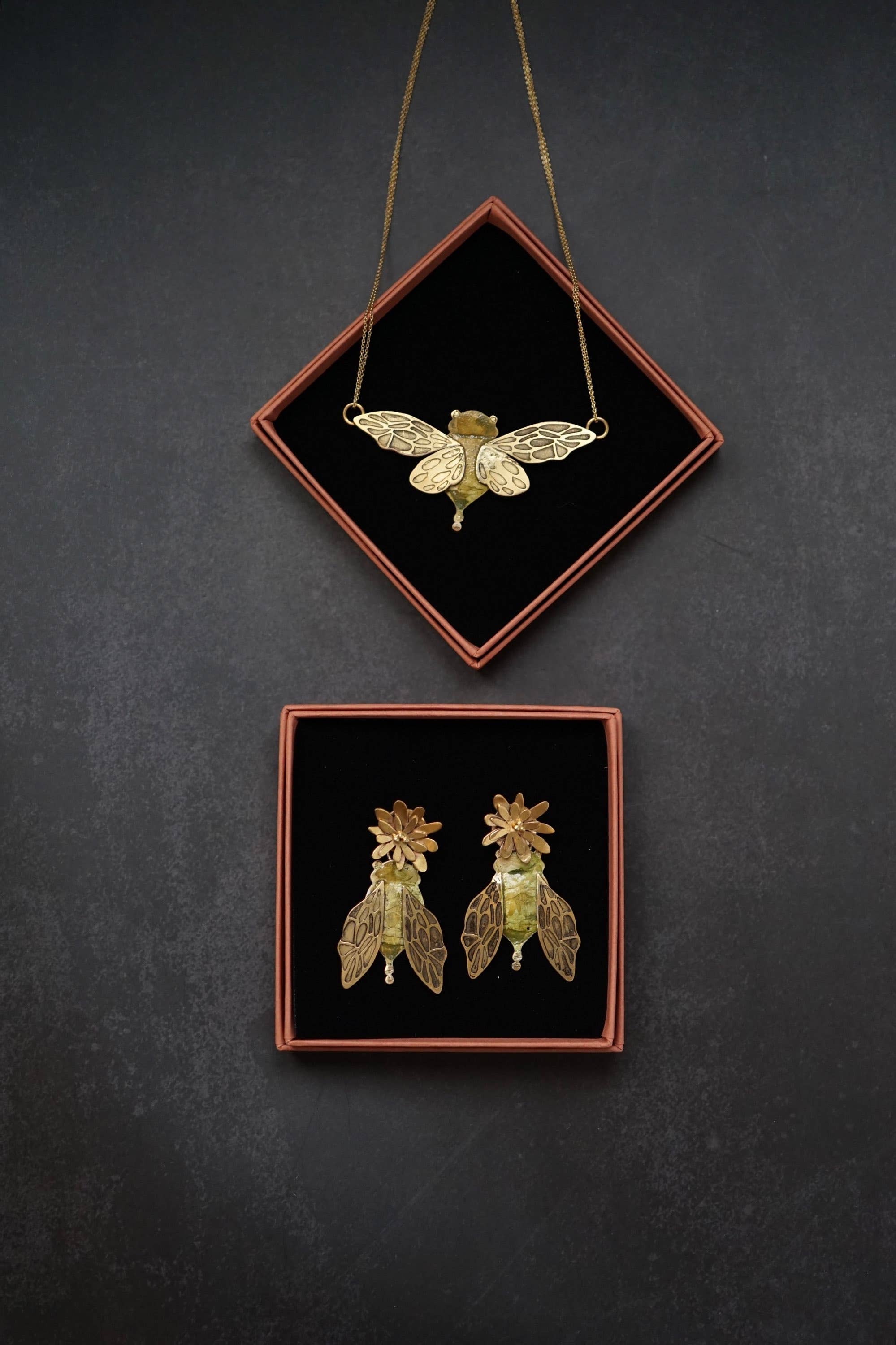 Maria rosua – wholesale Hänge-/berlockhalsband – Cikadkrage7