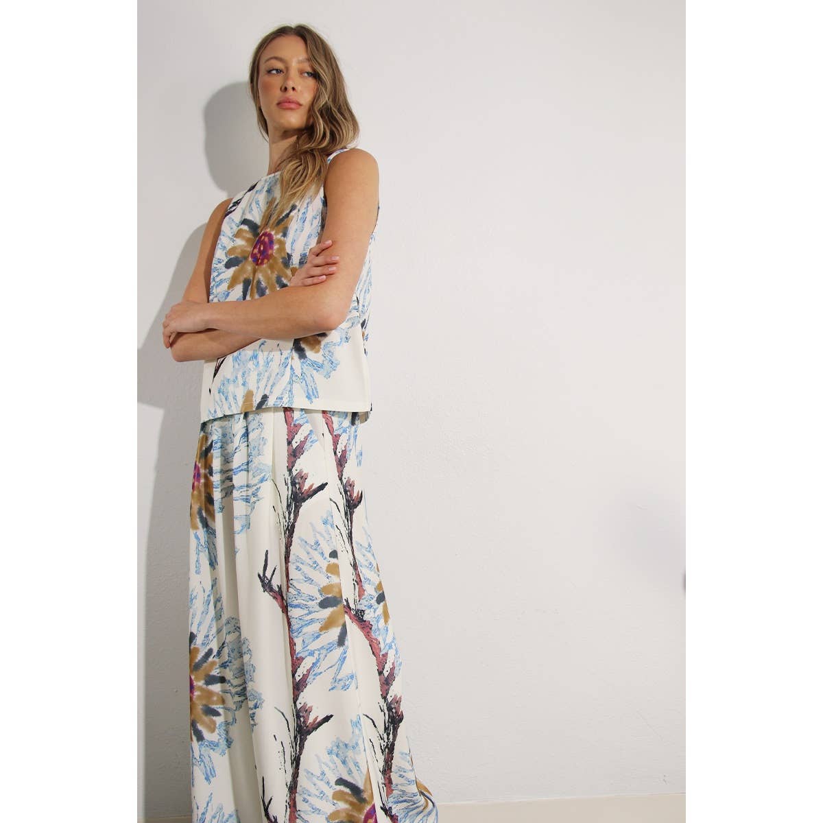 MULTI MOUWLOZE TOP- EN BROEKSET MET ZONNEBLOEMPRINT voor groothandel op Faire7