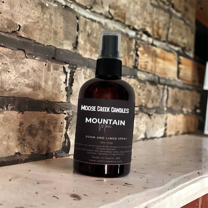 Mountain Man | 4oz kamer- en linnenspray voor wholesale door Moose Creek Candles