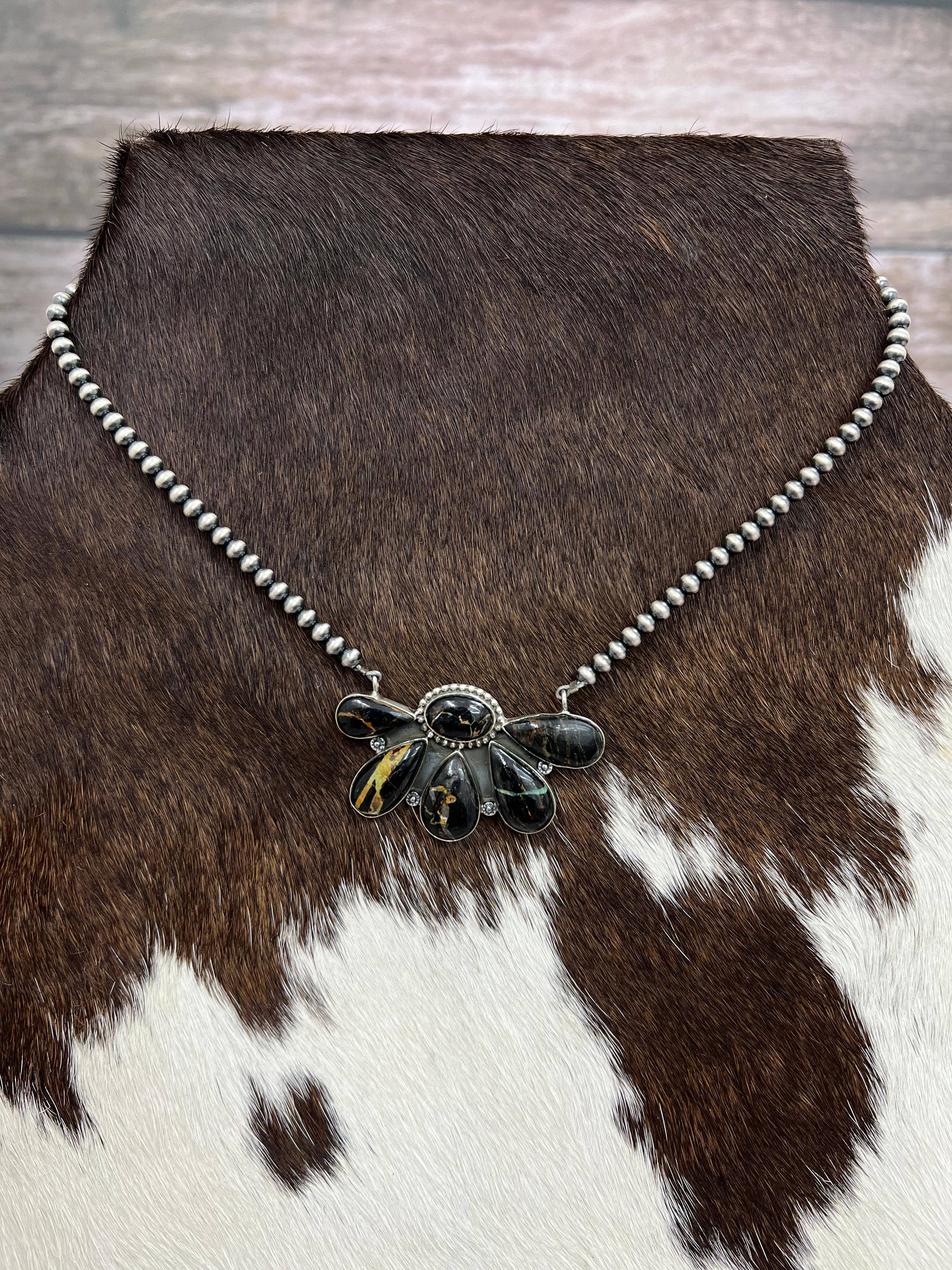 Nizhonitradersllc - Vendita all'ingrosso Collane di perline/perle - Collana artigianale in argento sterling con perline di turchese Blackjack firmata Nizhoni.3