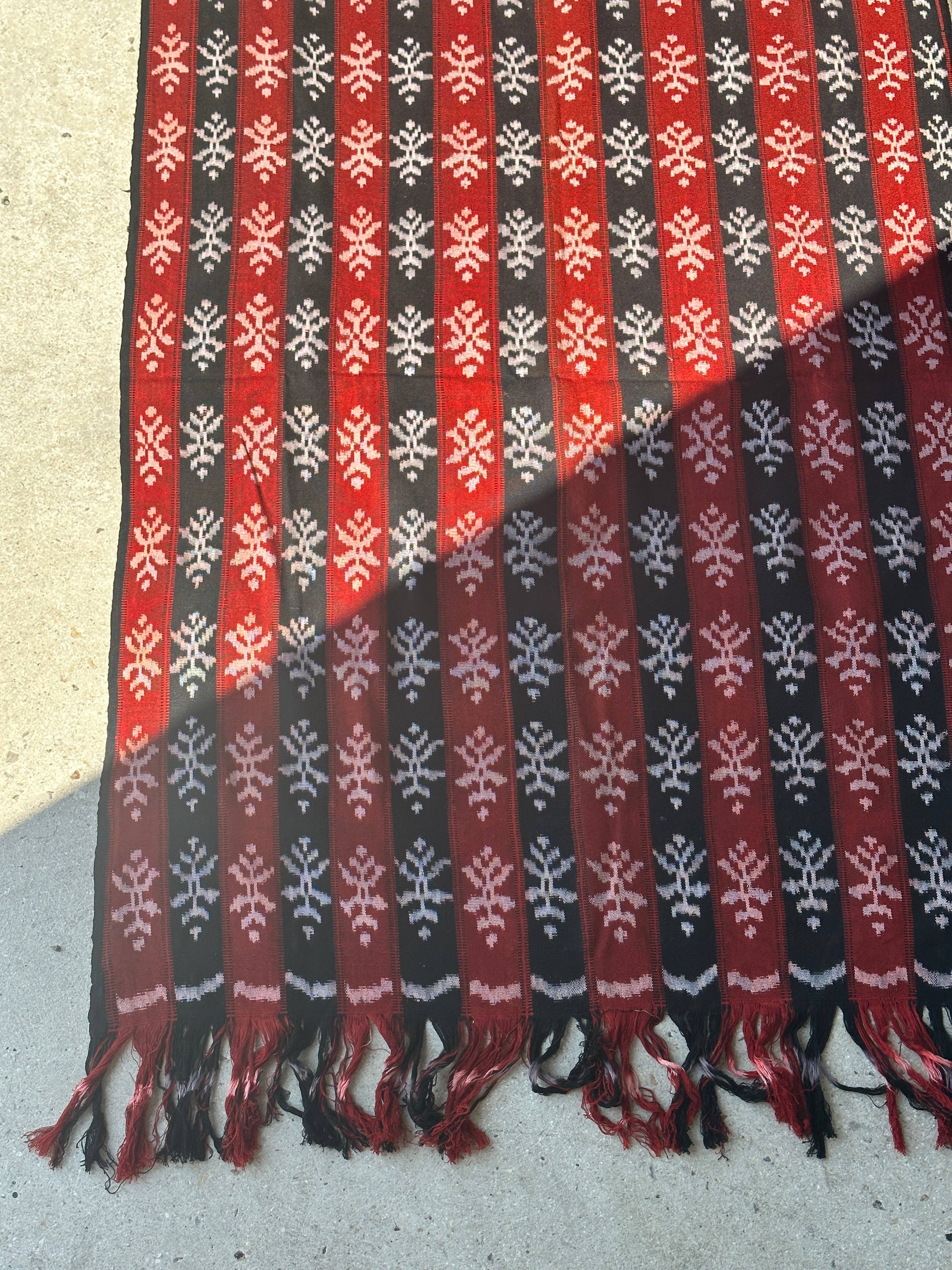 Office Objets - Wholesale Coverlet - Ikat, traditional Indonesian fabric from the island of Savu (Timor) red and black 2m25x7530