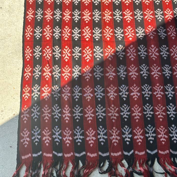 Office Objets - Wholesale Coverlet - Ikat, traditional Indonesian fabric from the island of Savu (Timor) red and black 2m25x7530